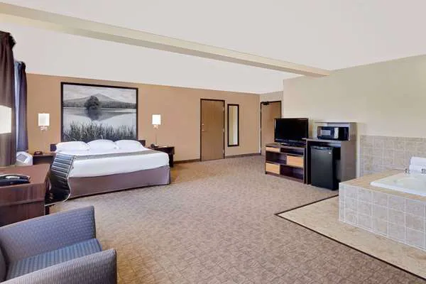 Super 8 by Wyndham Lebanon 4