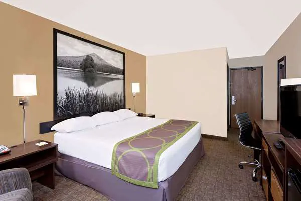 Super 8 by Wyndham Lebanon 4