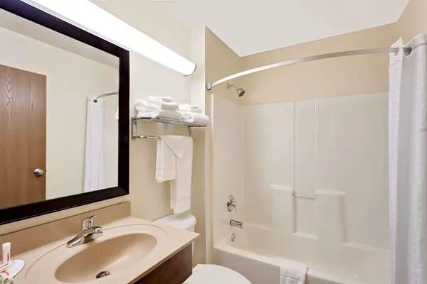 Super 8 by Wyndham Lebanon 4
