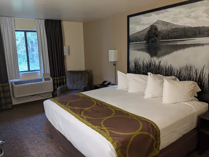Super 8 by Wyndham Lebanon 4