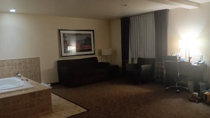 Super 8 by Wyndham Lebanon 4