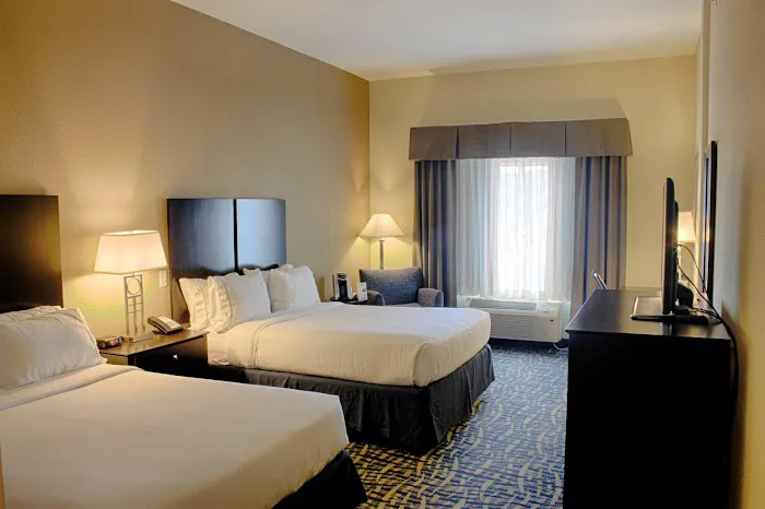 Holiday Inn Express & Suites Lebanon by IHG 4