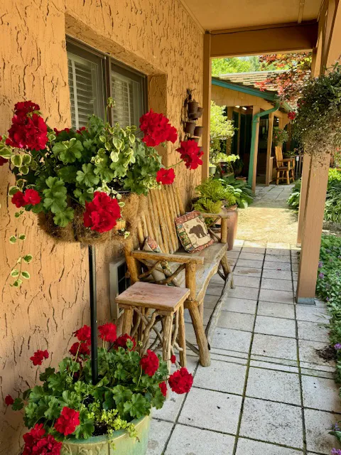Hemlock Inn 