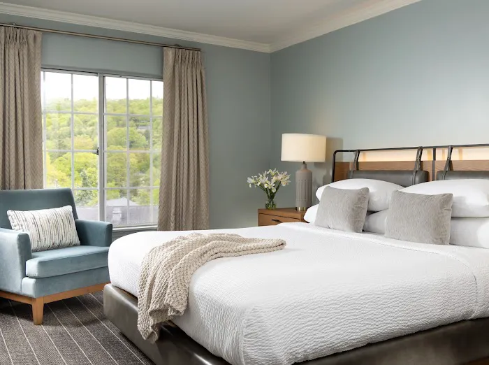 Meadowbrook Inn 4