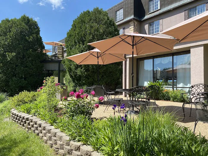 Meadowbrook Inn 4