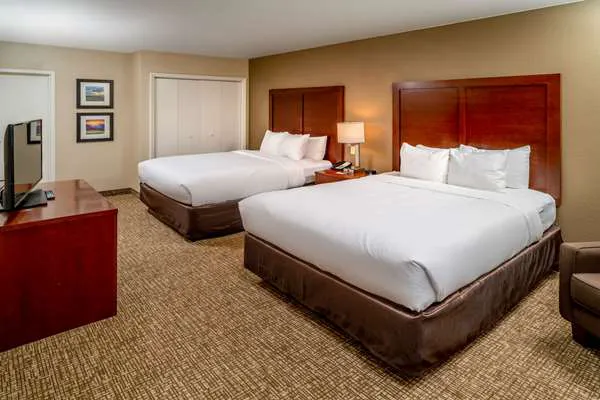 Comfort Inn & Suites 4