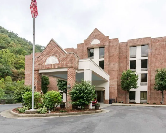 Comfort Inn & Suites 4