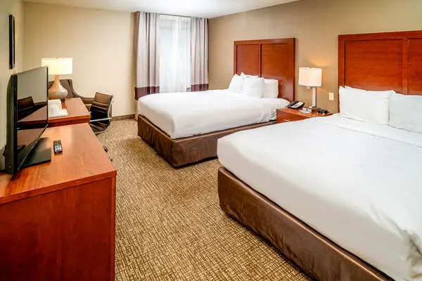 Comfort Inn & Suites 4