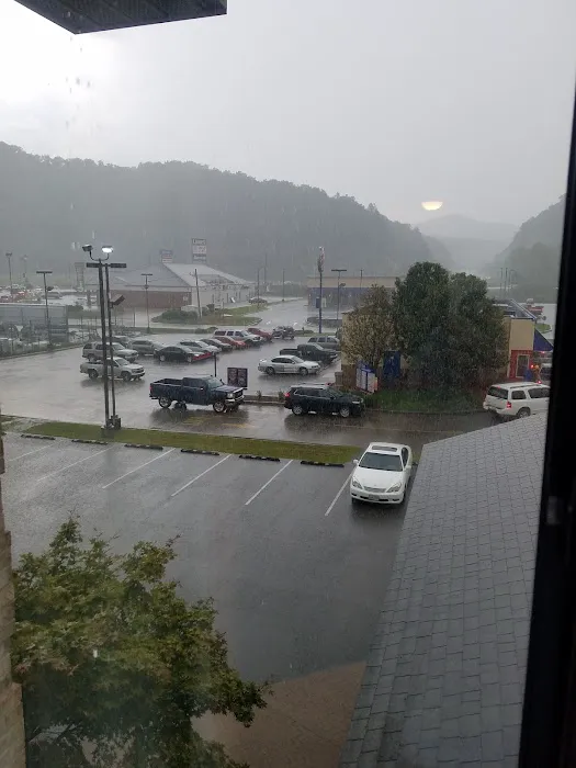 Brookshire Inn & Suites 4