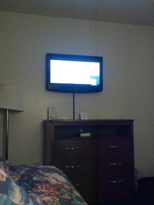 Brookshire Inn & Suites 4