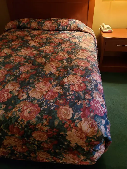 Brookshire Inn & Suites 4