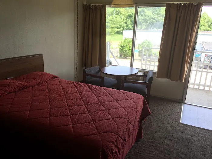 Daniel Boone Motor Inn 4