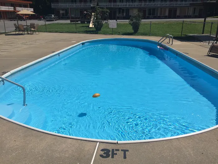 Daniel Boone Motor Inn 4
