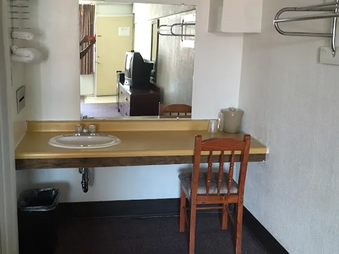 Daniel Boone Motor Inn 4