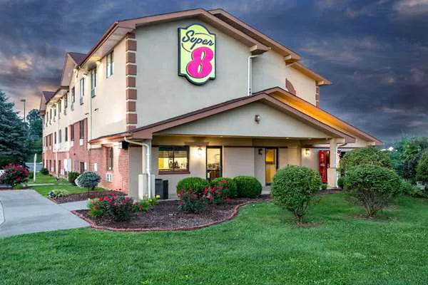 Super 8 by Wyndham Abingdon VA 4