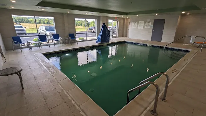 Holiday Inn Express & Suites 4