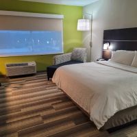 Holiday Inn Express & Suites