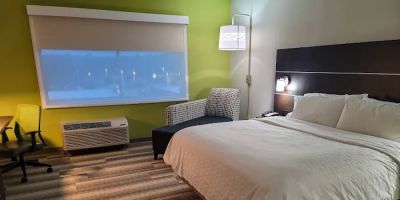 Holiday Inn Express & Suites