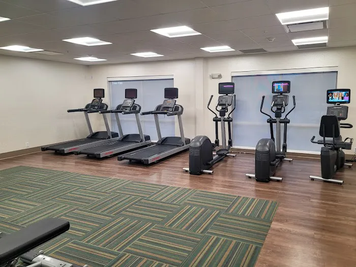 Holiday Inn Express & Suites 4