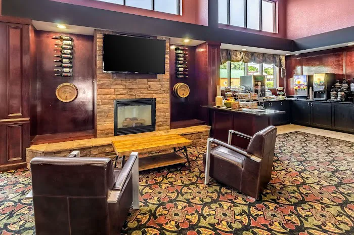 Quality Inn & Suites 4