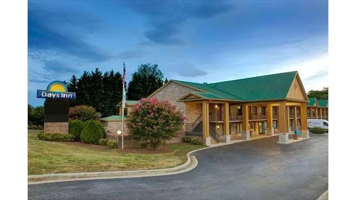 Days Inn by Wyndham Conover-Hickory 4
