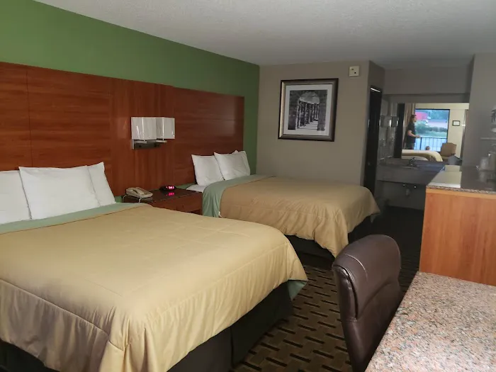 Days Inn by Wyndham Conover-Hickory 4
