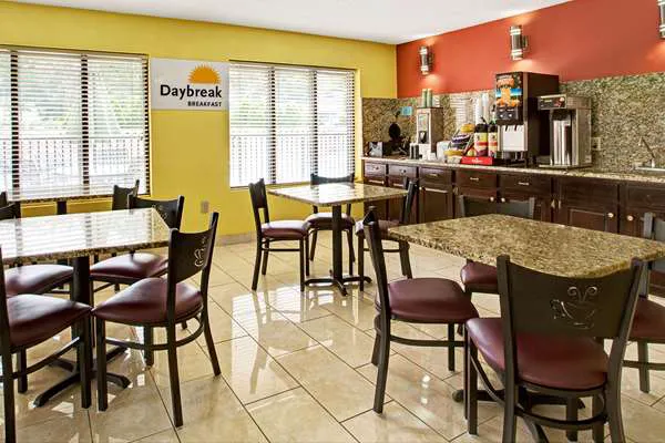 Days Inn by Wyndham Conover-Hickory 4