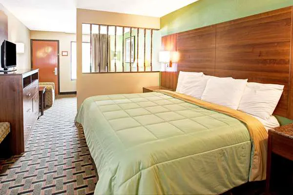 Days Inn by Wyndham Conover-Hickory 4