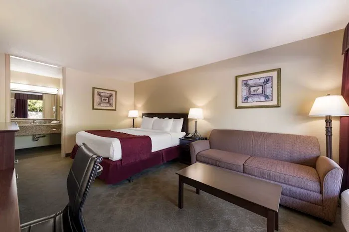 Best Western Mountain Lodge at Banner Elk 4