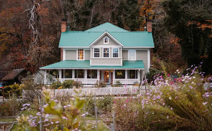 The Mast Farm Inn 4