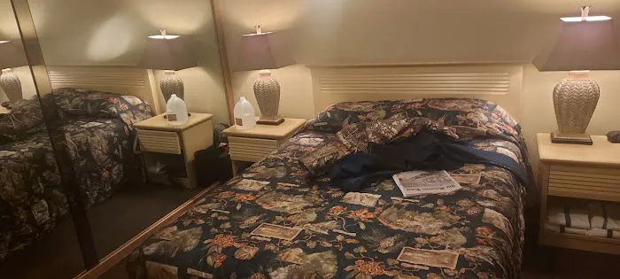 Family-Oriented Lodge in Blue Ridge Mountains - One Bedroom Lodge #1 4