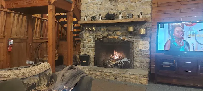 Family-Oriented Lodge in Blue Ridge Mountains - One Bedroom Lodge #1 4