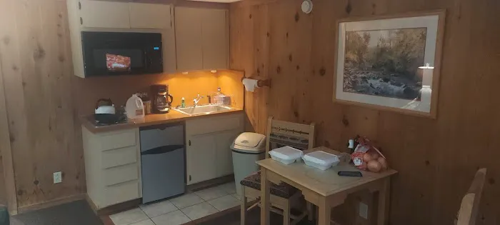 Family-Oriented Lodge in Blue Ridge Mountains - One Bedroom Lodge #1 4