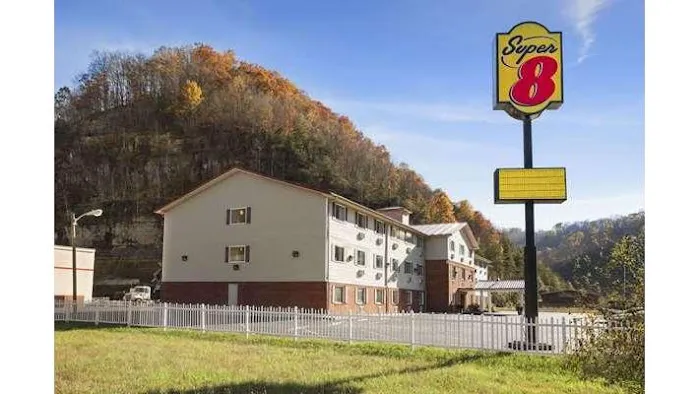 Super 8 by Wyndham Prestonsburg 4
