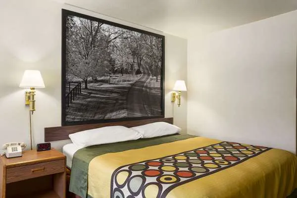 Super 8 by Wyndham Prestonsburg 4