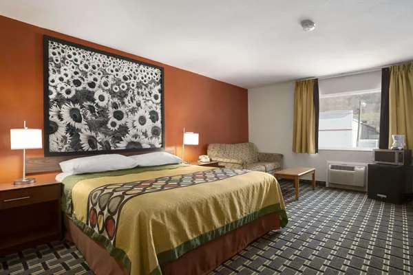 Super 8 by Wyndham Prestonsburg 4