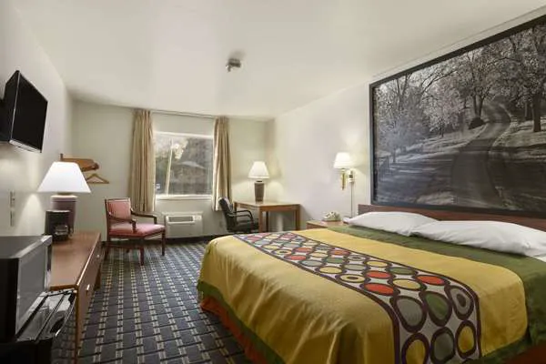 Super 8 by Wyndham Prestonsburg 4