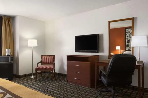 Super 8 by Wyndham Prestonsburg 4