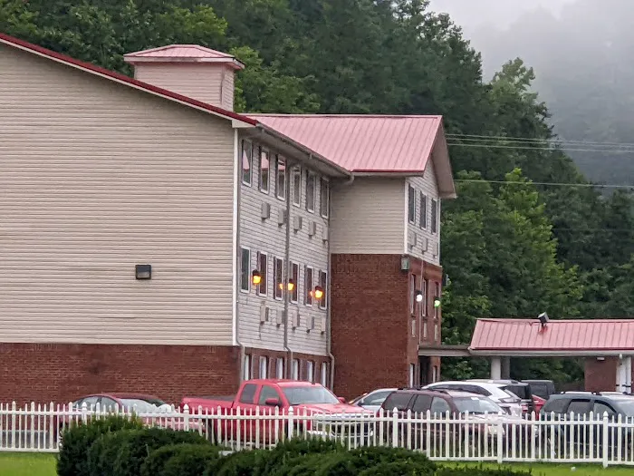 Super 8 by Wyndham Prestonsburg 4