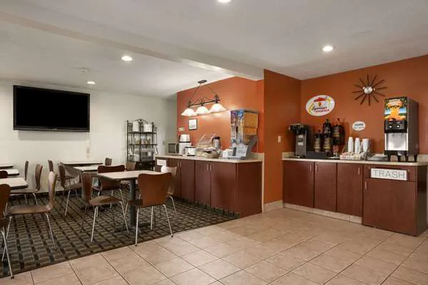 Super 8 by Wyndham Prestonsburg 4