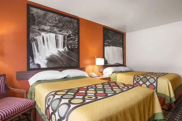 Super 8 by Wyndham Prestonsburg 4