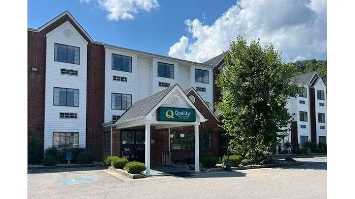 Quality Inn & Suites Prestonsburg next to Mountain Arts Center 4