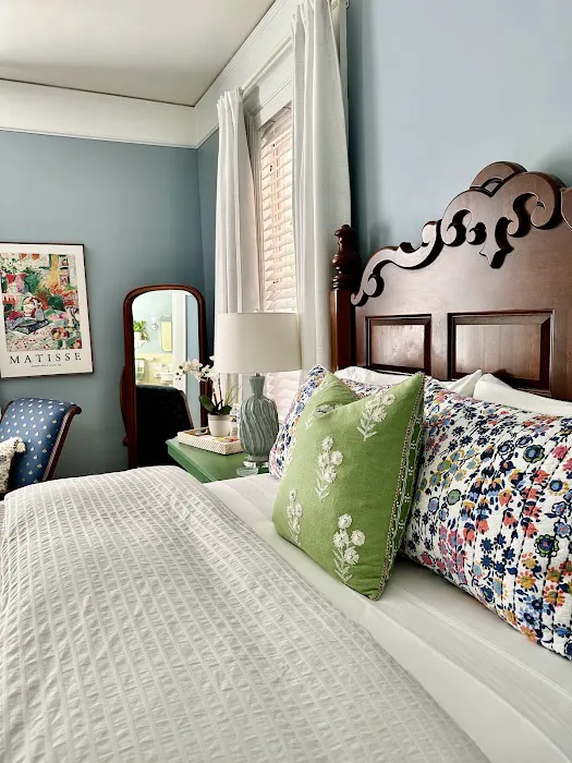 The Holly & Ivy Inn 4