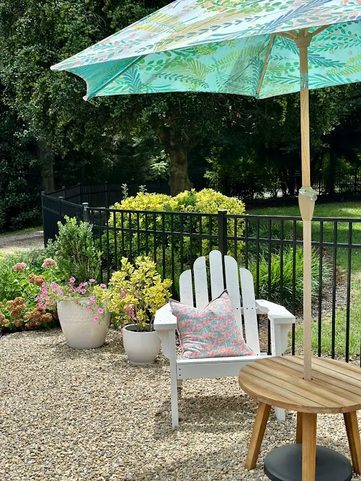 The Holly & Ivy Inn 4