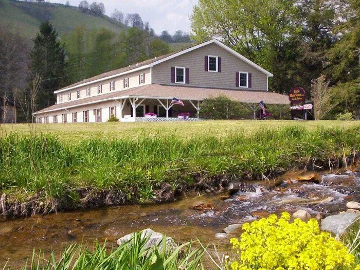 Little Main Street Inn 4