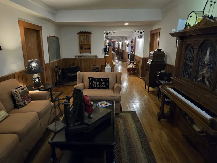 Little Main Street Inn 4
