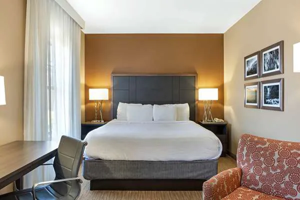 La Quinta Inn & Suites by Wyndham Boone University 4