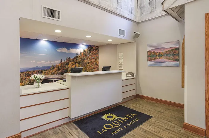 La Quinta Inn & Suites by Wyndham Boone University 4