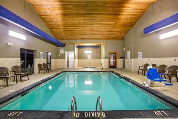 La Quinta Inn & Suites by Wyndham Boone University 4