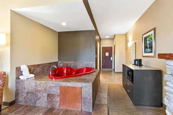 La Quinta Inn & Suites by Wyndham Boone University 4